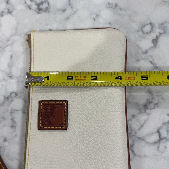 ￼New without tag Dooney and Bourke large wristlet wallet. Creamy white. - Picture 8 of 9